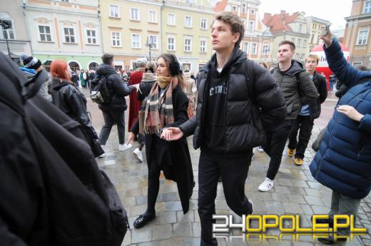 Polonez na opolskim rynku odtańczony. Maturzyści rozpoczęli odliczanie do egzaminów