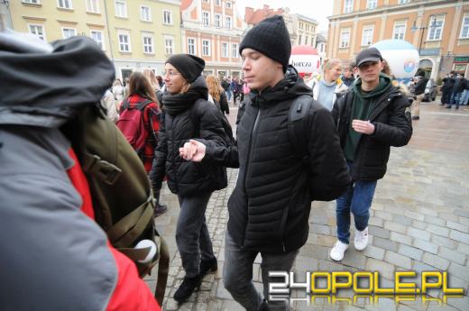 Polonez na opolskim rynku odtańczony. Maturzyści rozpoczęli odliczanie do egzaminów