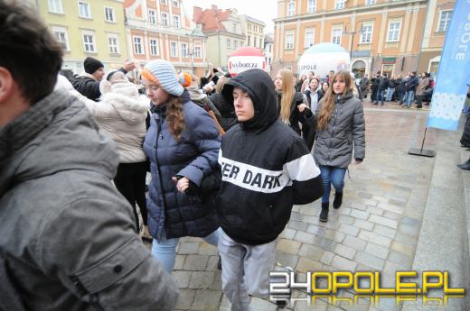 Polonez na opolskim rynku odtańczony. Maturzyści rozpoczęli odliczanie do egzaminów