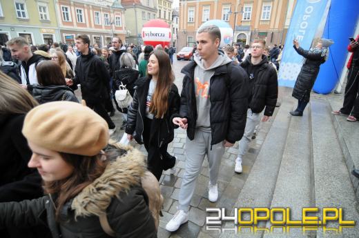 Polonez na opolskim rynku odtańczony. Maturzyści rozpoczęli odliczanie do egzaminów