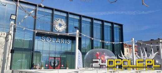 Szukasz romantycznego miejsca na zdjęcie? Przyjdź na plac Kopernika