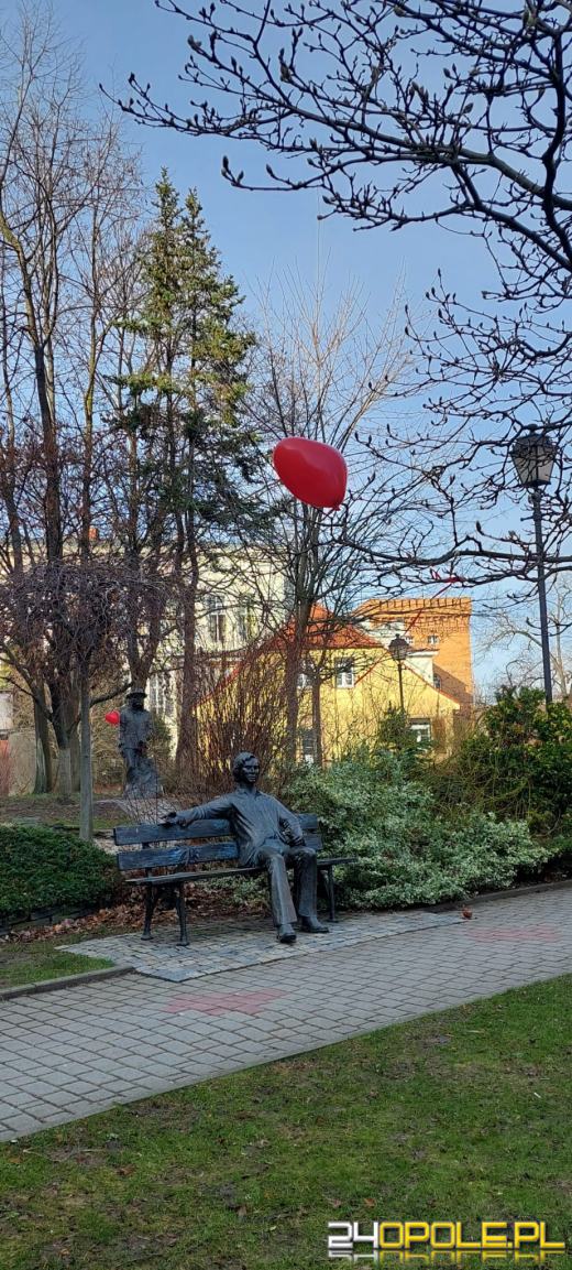 Szukasz romantycznego miejsca na zdjęcie? Przyjdź na plac Kopernika