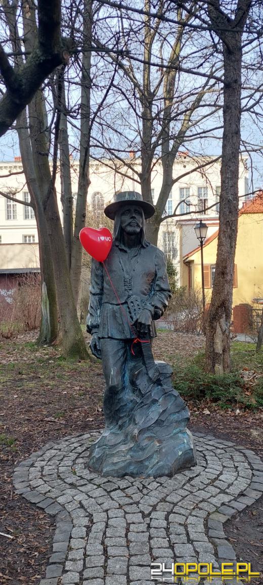 Szukasz romantycznego miejsca na zdjęcie? Przyjdź na plac Kopernika