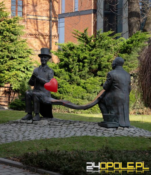 Szukasz romantycznego miejsca na zdjęcie? Przyjdź na plac Kopernika