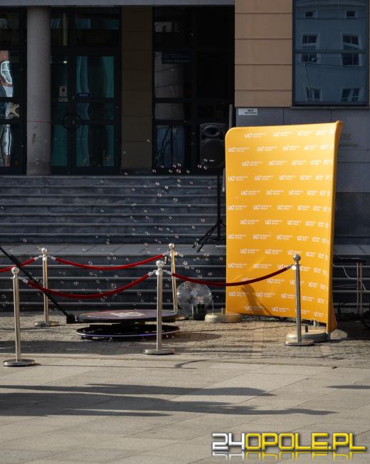 Szukasz romantycznego miejsca na zdjęcie? Przyjdź na plac Kopernika