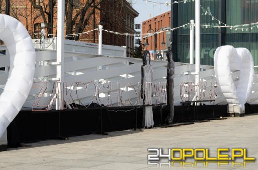 Szukasz romantycznego miejsca na zdjęcie? Przyjdź na plac Kopernika