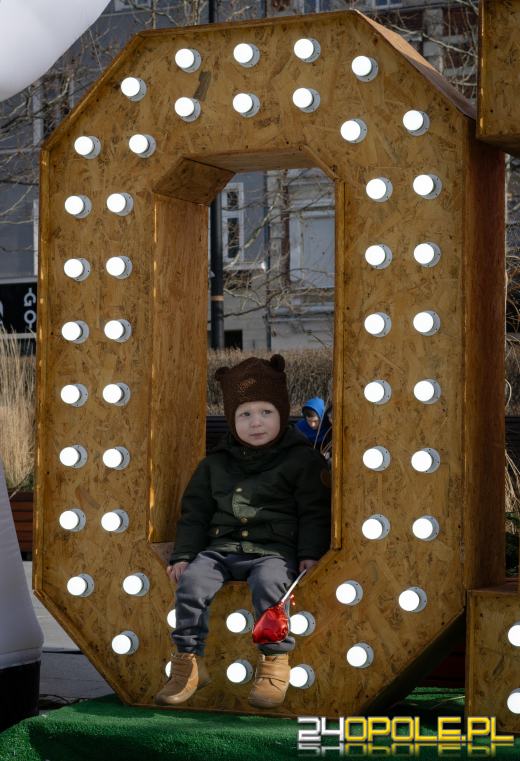 Szukasz romantycznego miejsca na zdjęcie? Przyjdź na plac Kopernika