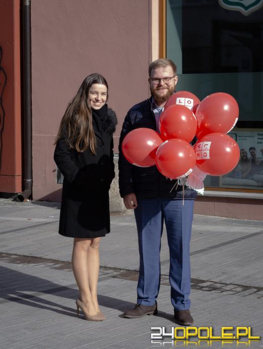 Szukasz romantycznego miejsca na zdjęcie? Przyjdź na plac Kopernika