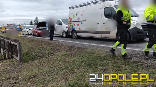 Zderzenie 4 samochodów na DK 45 w Bierdzanach 