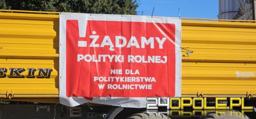 Rolnicy pod Urzędem Wojewódzkim : Chcemy rozmawiać z wojewodą