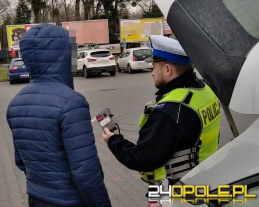 Miał zawieźć dzieci na wycieczkę.... podczas kontroli "wydmuchał" blisko pół promila