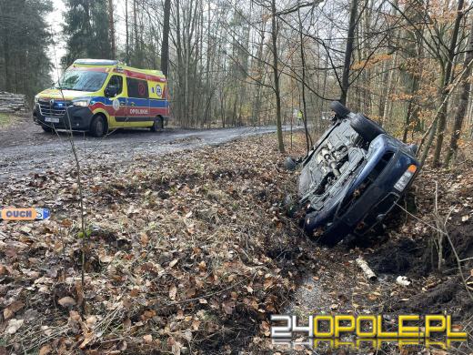 Wypadł z drogi i dachował 