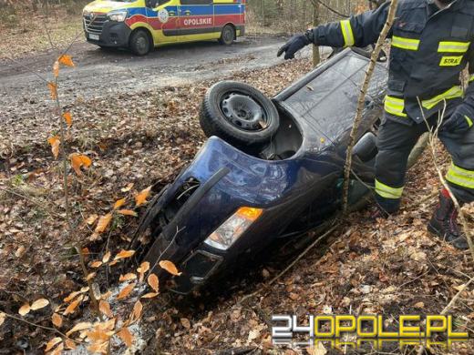 Wypadł z drogi i dachował 