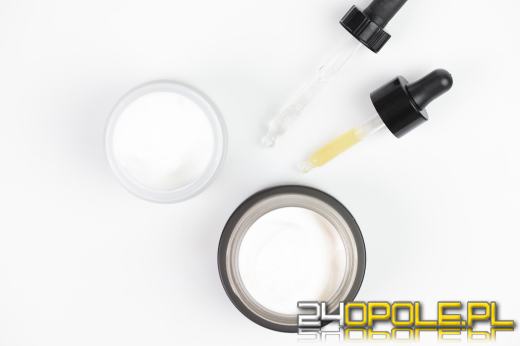 Czy krem i serum mogą poprawić wygląd blizn?