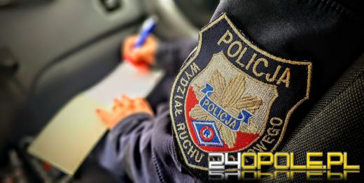  Kierowca wylegitymował się podrobionym prawem jazdy