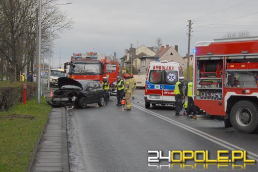 Potrącenie pieszego na ulicy Ozimskiej w Opolu. Cztery osoby ranne
