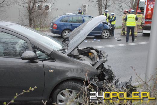 Potrącenie pieszego na ulicy Ozimskiej w Opolu. Cztery osoby ranne