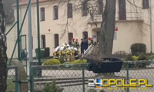 Alarm w szkole podstawowej w Opolu - ewakuacja po rozpyleniu substancji drażniącej
