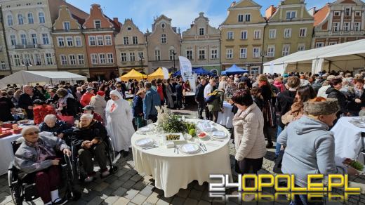 Opolanie po raz siódmy jedli wspólne Śniadanie Wielkanocne