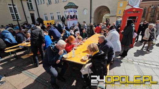 Opolanie po raz siódmy jedli wspólne Śniadanie Wielkanocne