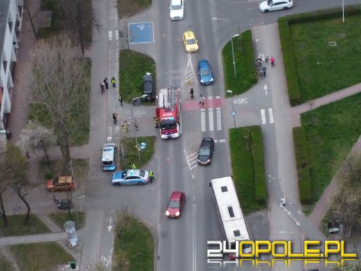 Zderzenie samochodu osobowego z autobusem MZK w Opolu
