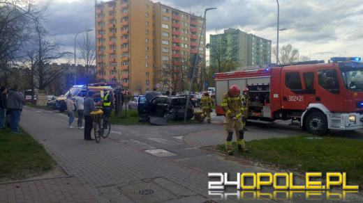 Zderzenie samochodu osobowego z autobusem MZK w Opolu