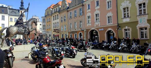 Wielkanocne "jajeczko" motocyklistów na opolskim rynku