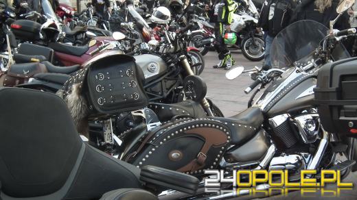 Wielkanocne "jajeczko" motocyklistów na opolskim rynku