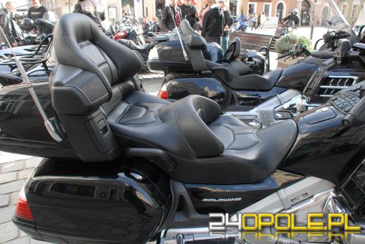 Wielkanocne "jajeczko" motocyklistów na opolskim rynku