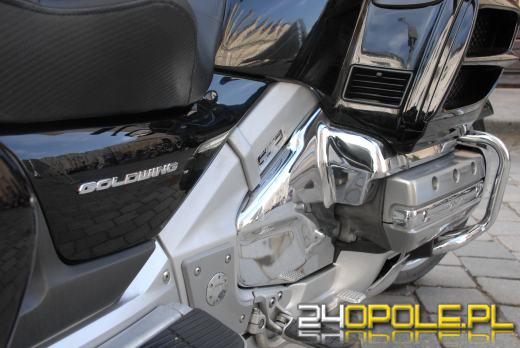 Wielkanocne "jajeczko" motocyklistów na opolskim rynku