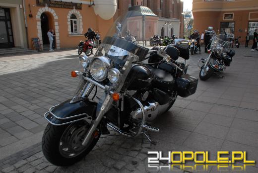 Wielkanocne "jajeczko" motocyklistów na opolskim rynku