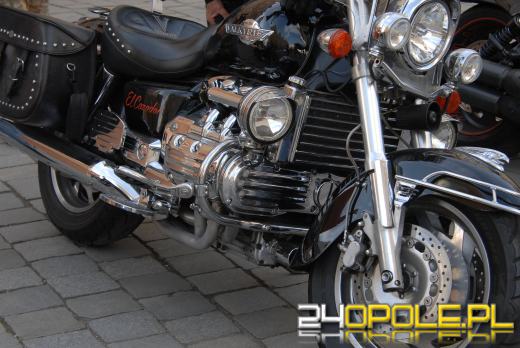 Wielkanocne "jajeczko" motocyklistów na opolskim rynku