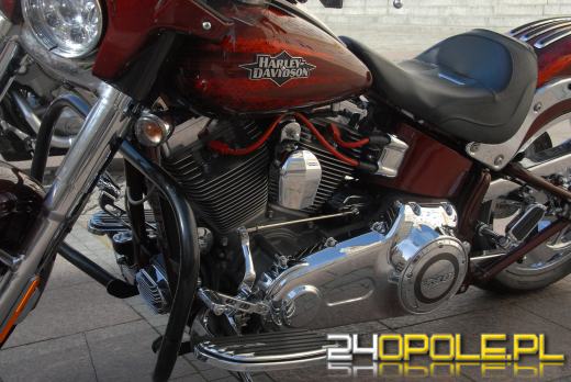 Wielkanocne "jajeczko" motocyklistów na opolskim rynku