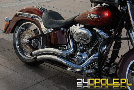 Wielkanocne "jajeczko" motocyklistów na opolskim rynku