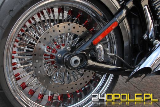 Wielkanocne "jajeczko" motocyklistów na opolskim rynku