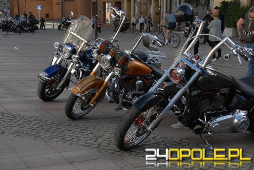 Wielkanocne "jajeczko" motocyklistów na opolskim rynku