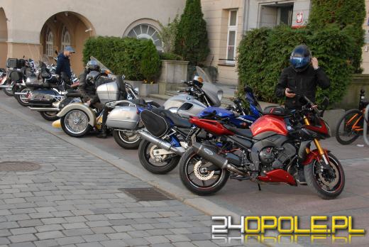 Wielkanocne "jajeczko" motocyklistów na opolskim rynku