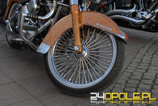 Wielkanocne "jajeczko" motocyklistów na opolskim rynku