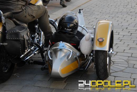 Wielkanocne "jajeczko" motocyklistów na opolskim rynku