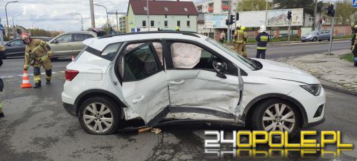 Wypadek na skrzyżowaniu w Opolu: Poszkodowana jest trójka dzieci