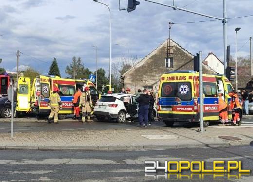 Wypadek na skrzyżowaniu w Opolu: Poszkodowana jest trójka dzieci