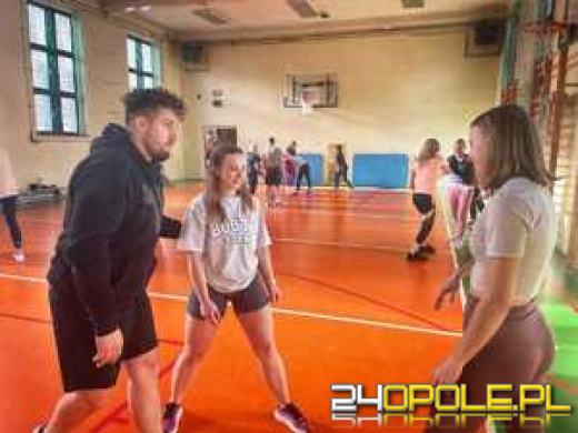 Opolska Policja uczy kobiety samoobrony