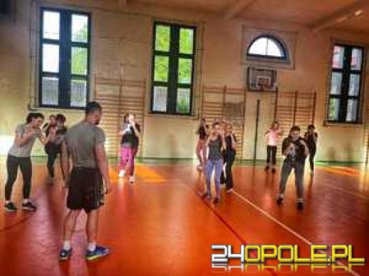 Opolska Policja uczy kobiety samoobrony