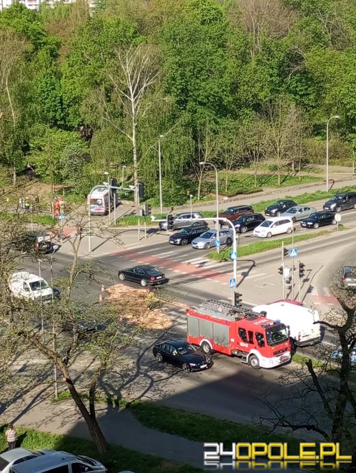 Kolizja samochodowa na ruchliwym skrzyżowaniu Opola