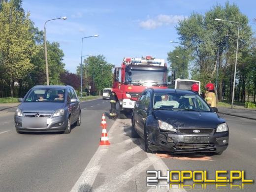 Zdarzenie drogowe na Ozimskiej w Opolu - jedna osoba w szpitalu
