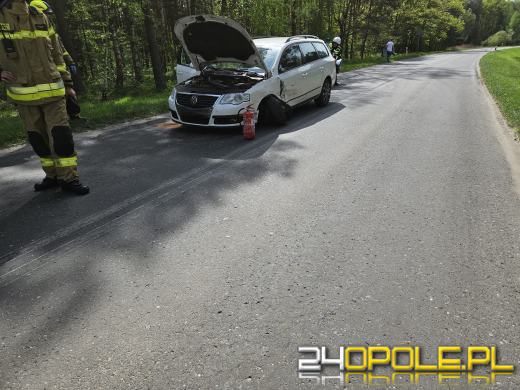 Zderzenie na DW463 Antoniów-Dylaki - volvo w rowie