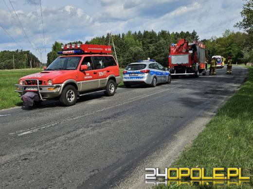 Zderzenie na DW463 Antoniów-Dylaki - volvo w rowie