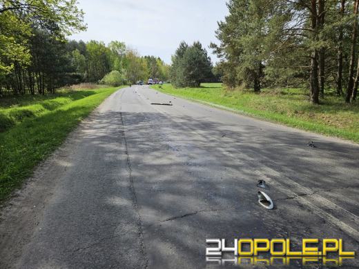 Zderzenie na DW463 Antoniów-Dylaki - volvo w rowie