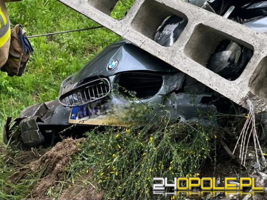 Piątkowy poranek w Dobrzeniu Wielkim: BMW vs. słup energetyczny