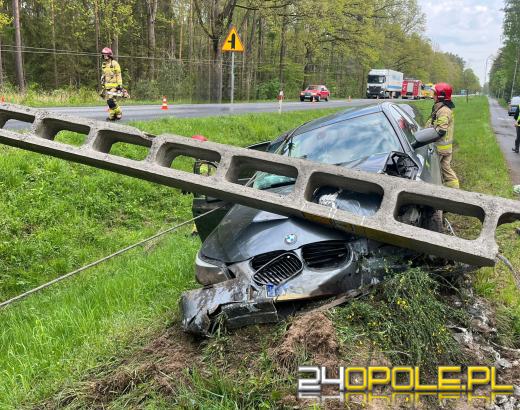 Piątkowy poranek w Dobrzeniu Wielkim: BMW vs. słup energetyczny